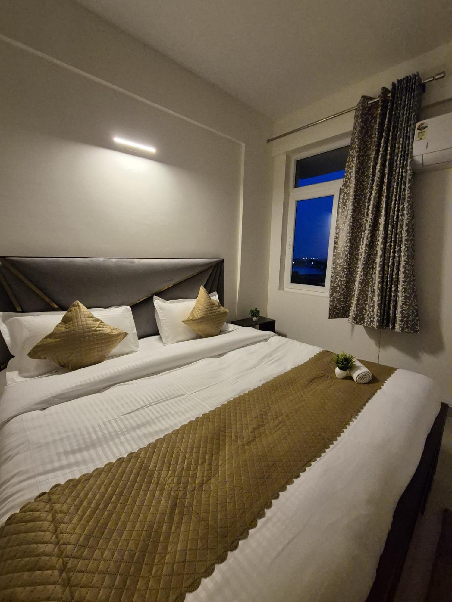Taj Serenity-cozy For 4 Apartemen *